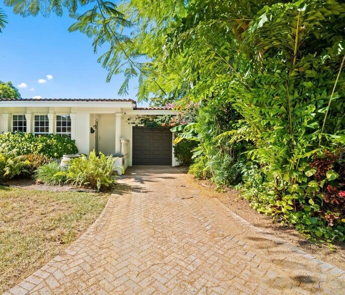 Primary Photo - 300 Manor Pl