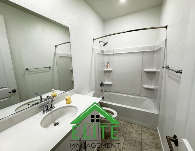 Building Photo - 3266 Vallonea St