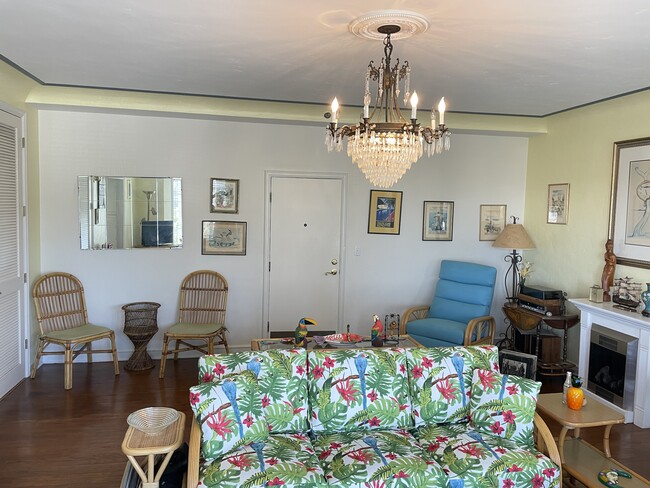 Building Photo - 800 E Ocean Blvd