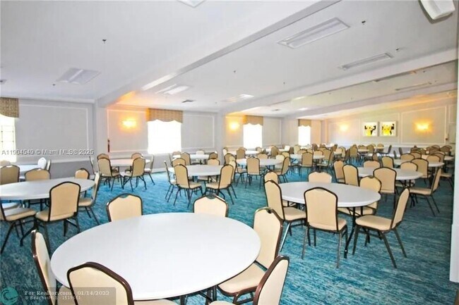 Building Photo - 4008 Berkshire A