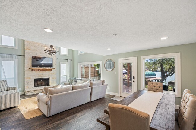 Building Photo - 3203 Poe Dr