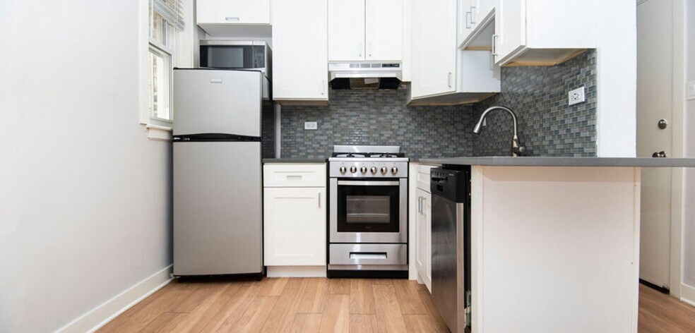 Building Photo - 517 W Belmont Ave