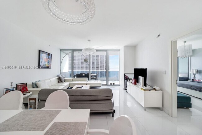 Building Photo - 200 Biscayne Blvd Way