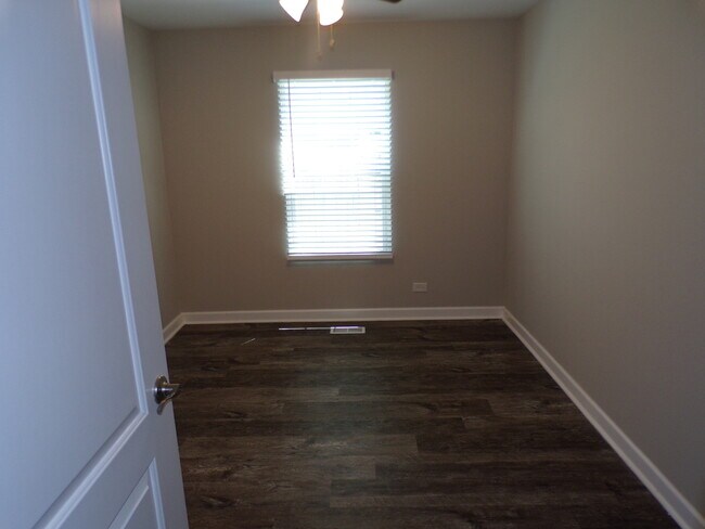 Building Photo - 1823 Shetland Rd