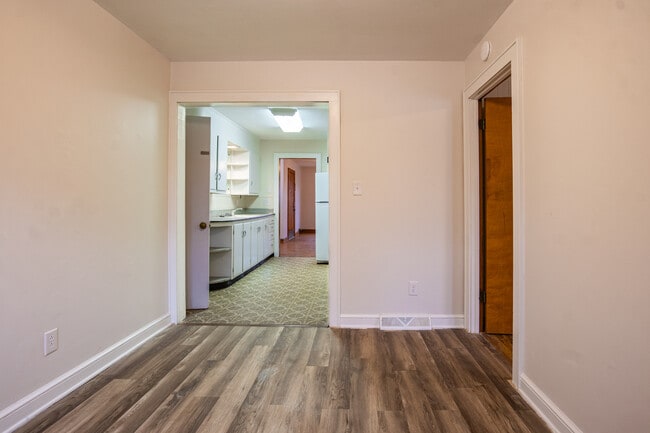 Building Photo - 610 Russell St