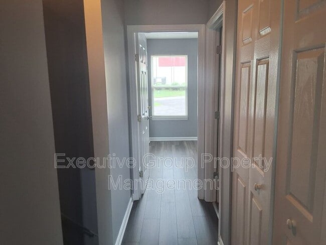 Building Photo - 1115 Crowne Pointe Dr
