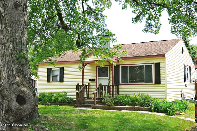 Primary Photo - 10 Sherwood Dr