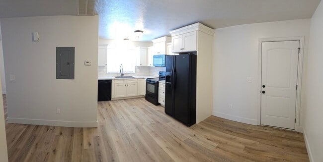 Building Photo - 576 Sunflower Rd