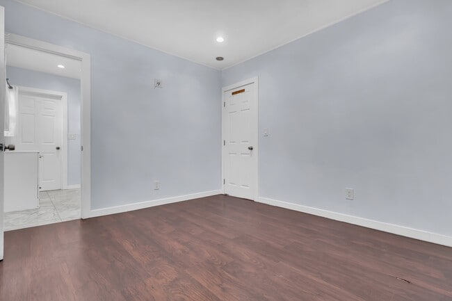 Building Photo - 2419 W 30th St