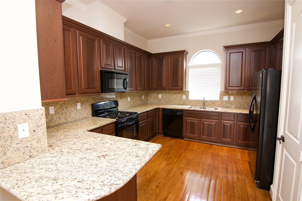 Building Photo - 6353 Richmond Ave