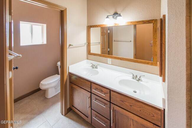 Building Photo - 326 Coates Dr