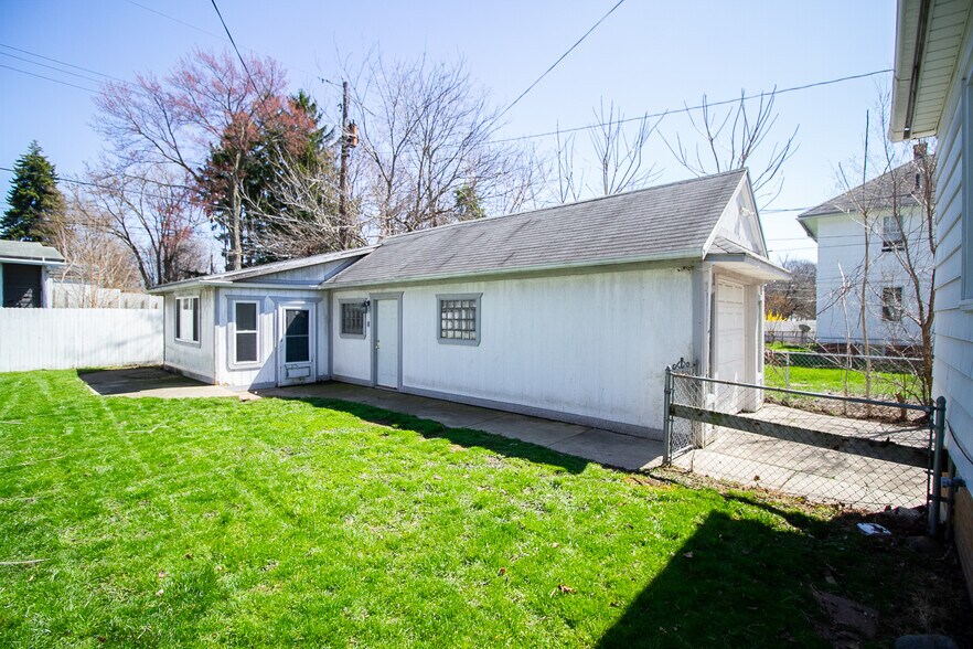 Building Photo - 4250 N Haven Ave