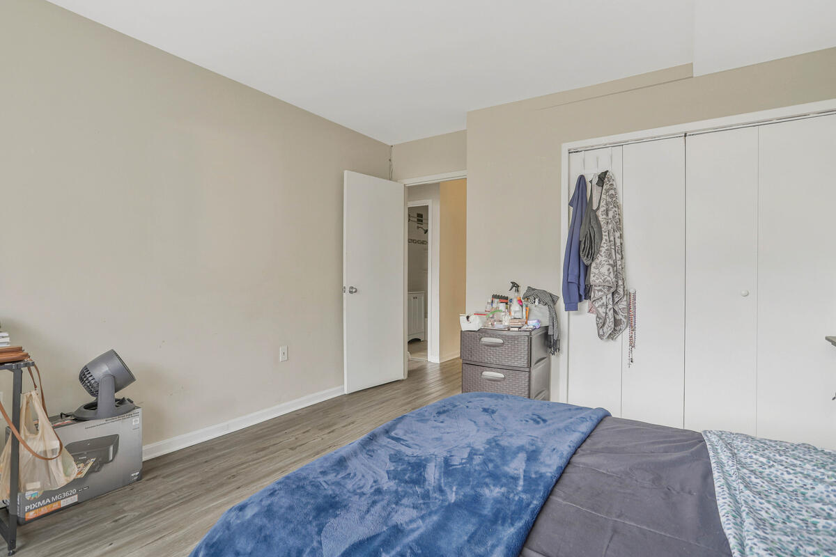 Bedroom 1 - 1121 Arlington Blvd
