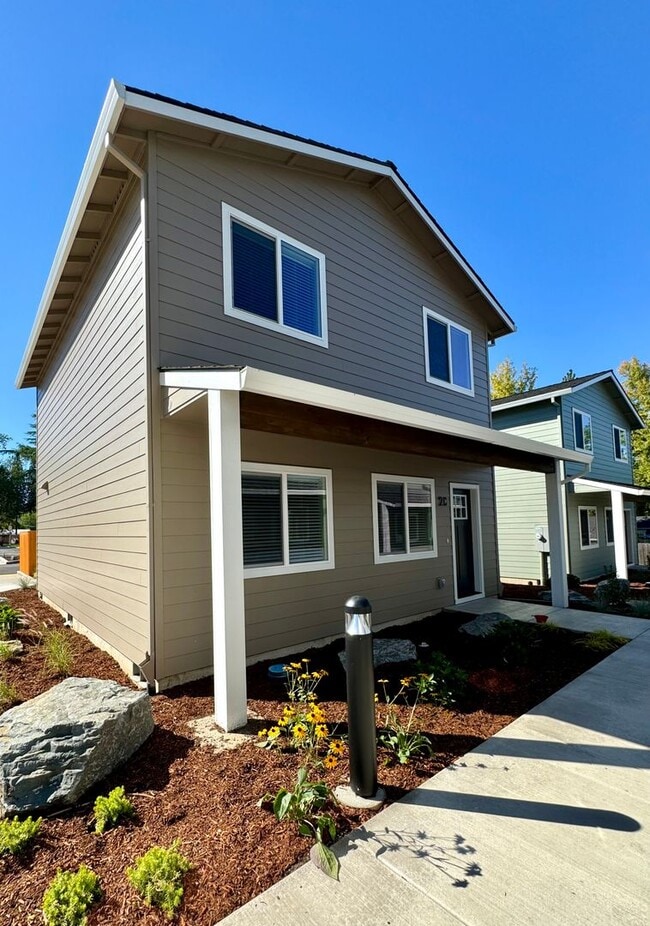 Building Photo - Newly Built 3 Bed, 2.5 Bath Cottage Homes with Free Wifi Internet