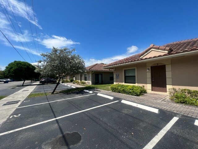 Primary Photo - Villas Apartments in Fort Lauderdale