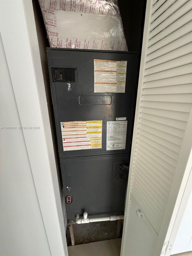 Building Photo - 625 NW 9th Ave