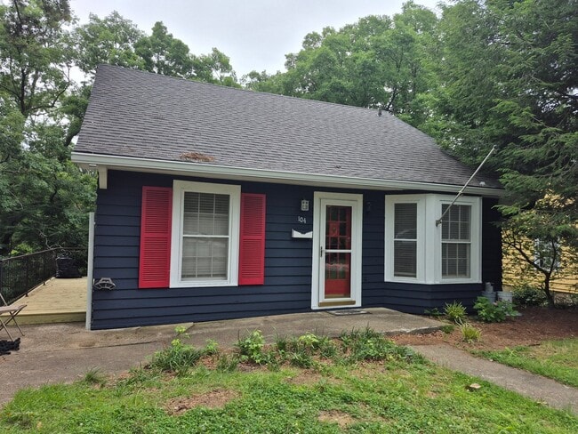 Building Photo - 104 Hillcrest St