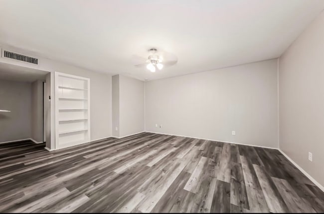 Building Photo - 2709 Clover Valley Dr