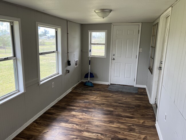 Laundry room - 620 Murbelle Rd