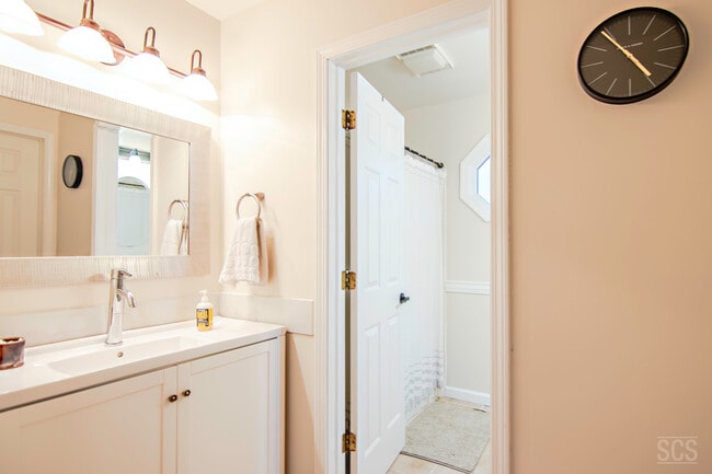 Building Photo - 3810 Tecoma Dr