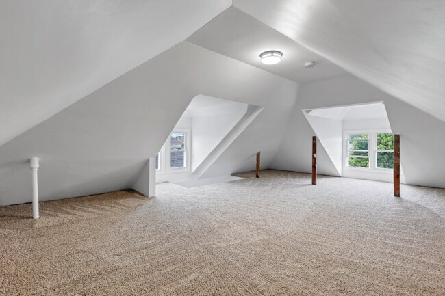 Building Photo - 282 S Cypress Ave