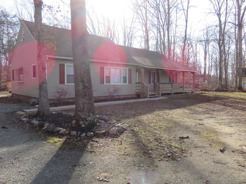 Building Photo - 4261 Old Buckingham Rd