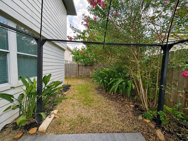 Building Photo - 16935 Jelly Park Stone Dr