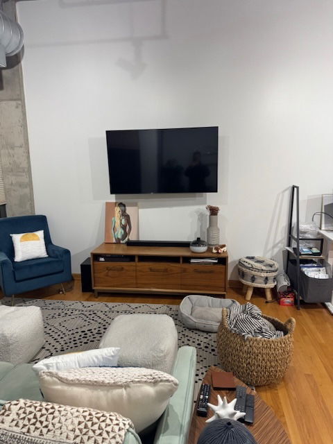 Building Photo - 900 N Kingsbury St