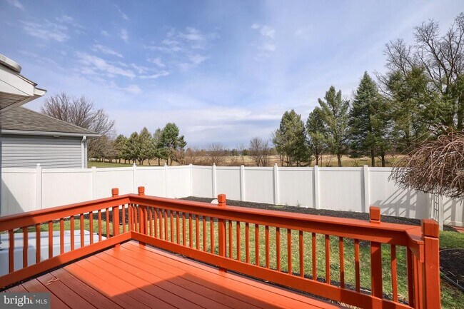 Building Photo - 8 Longwood Dr