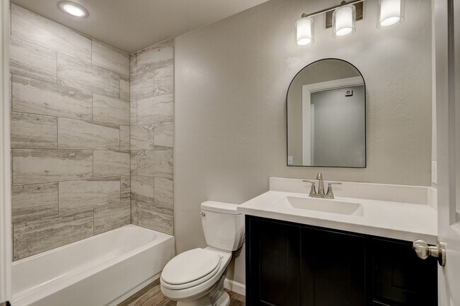 Building Photo - 721 League Cir