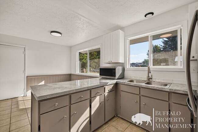 Building Photo - 578 Maple Leaf Dr