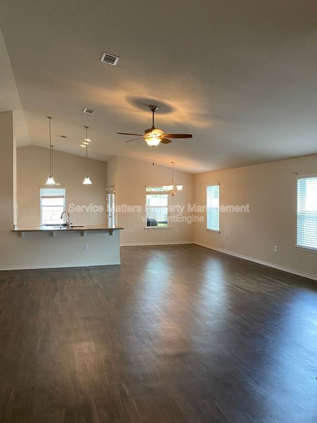 Building Photo - 5582 Peach Dr