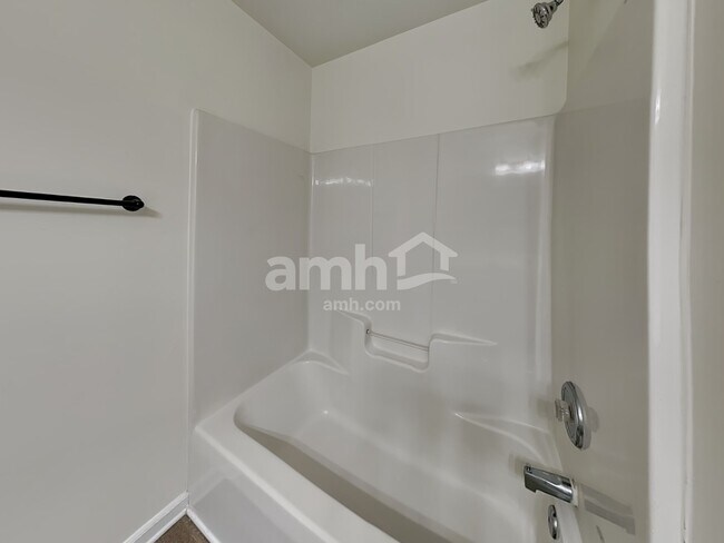 Building Photo - 1015 Farmingham Ln