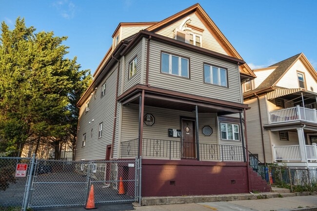 Building Photo - 19 Carmen St