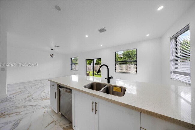 Building Photo - 268 NE 210th Way