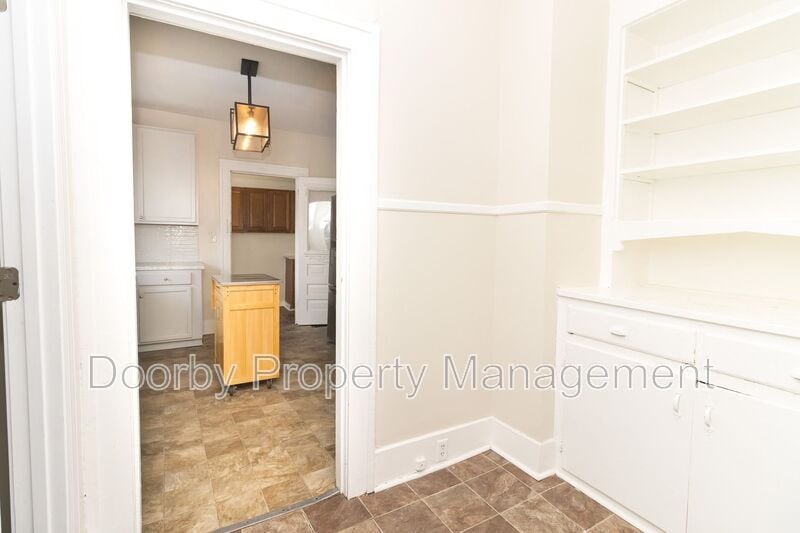 Building Photo - 2112 Duncan Ave