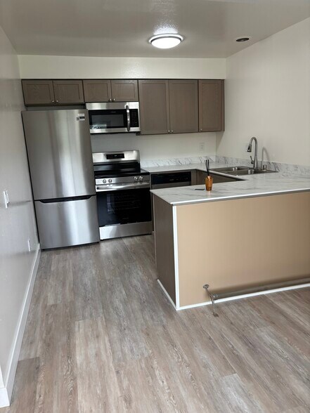 Building Photo - 4032 Valeta St