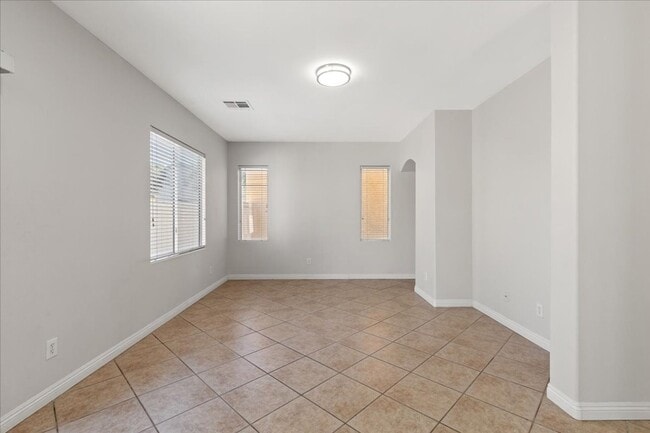 Building Photo - Newly Updated 4 bd, 3 bth Must See No Carpet