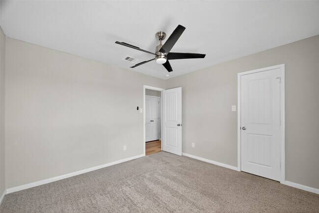 Building Photo - 718 Harvest Bluff Dr