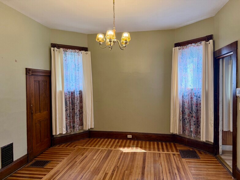 Dining Room - 357 W 5th St