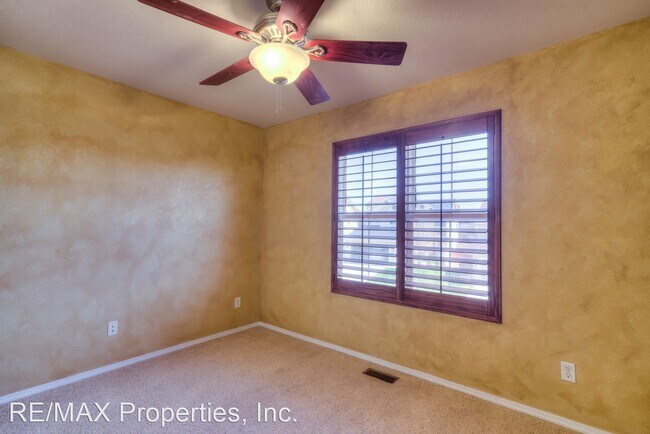 Building Photo - 4 br, 3.5 bath House - 5802 Pioneer Mesa D...