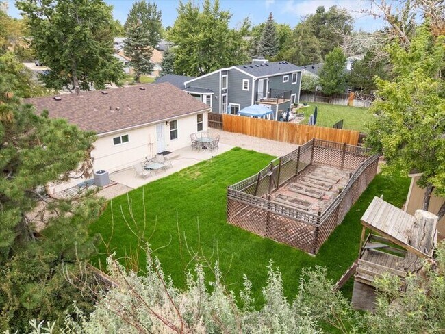 Building Photo - Charming 3 beds 2 baths in Centennial! Own...