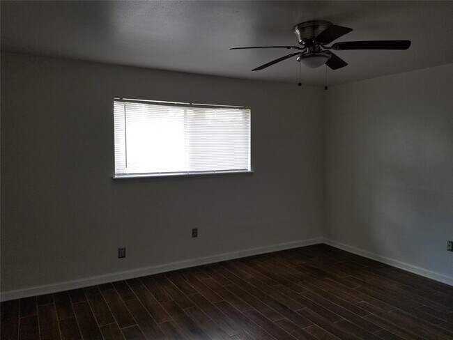 Building Photo - 1042 Creekmont Dr