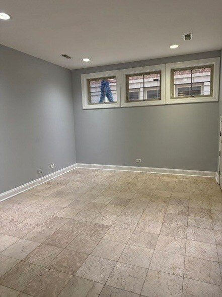 Building Photo - 2014 N Narragansett Ave