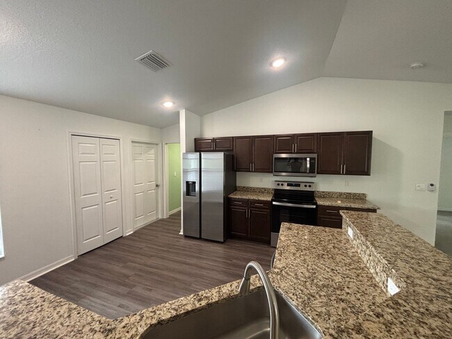 Building Photo - Great 4/2 in Citrus Springs