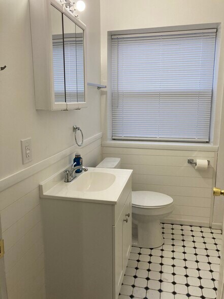Bathroom - 1824 Elsmere Ave