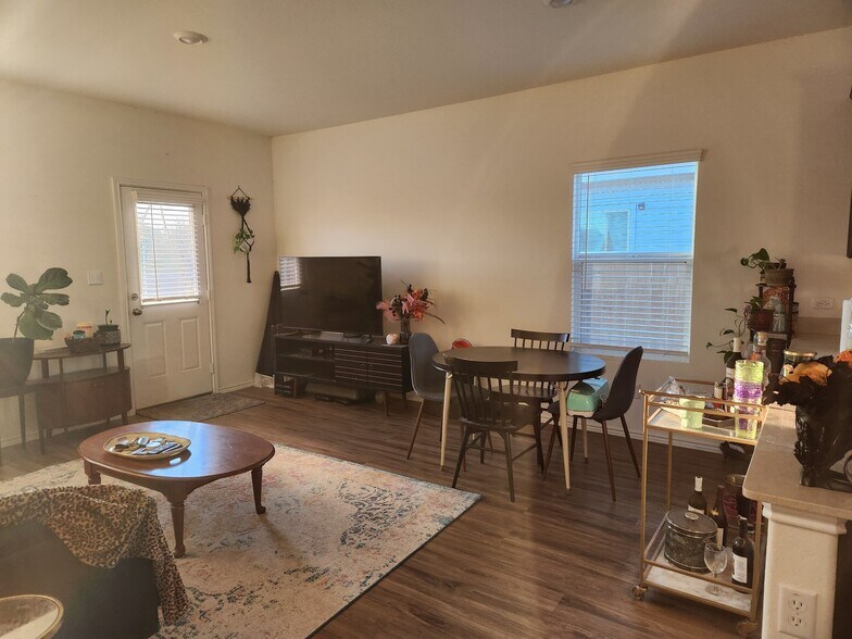 Spacious, open living and dining room area. - 13306 Mussel Run
