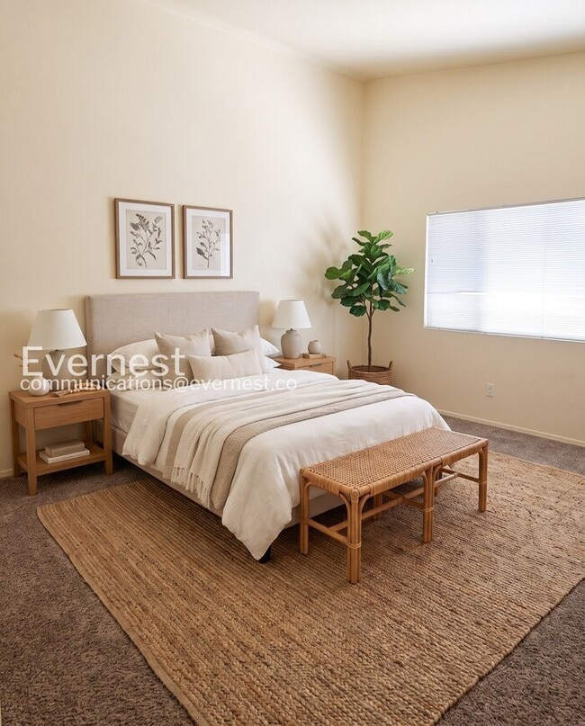 Building Photo - 3 Bed, 2 Bath Home with Fenced Yard & Garage / Vouchers Accepted / Available Now!
