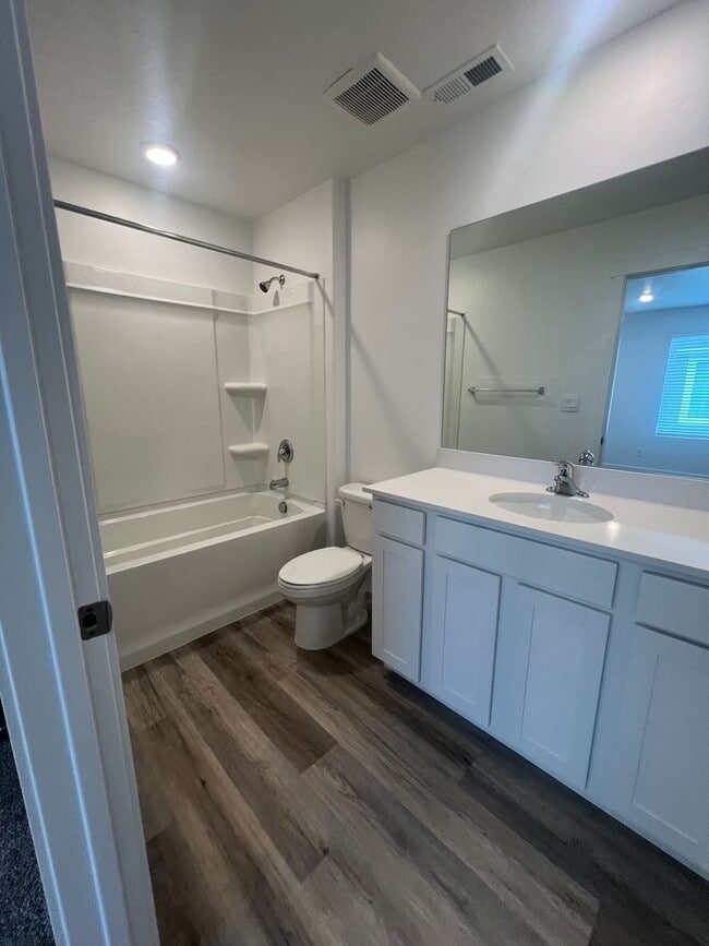 Building Photo - Charming Townhome in Provo, UT