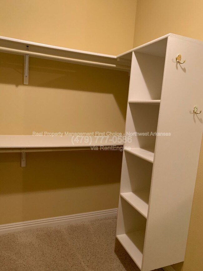 Building Photo - 300 Genesis Dr